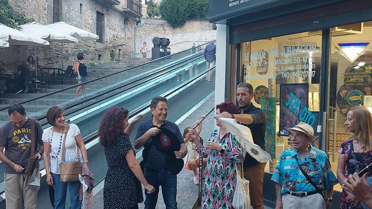 Celebración sorpresa por la jubilación de José Luis González de Viñaspre