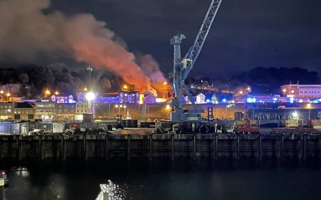 Imagen de la humareda provocada por la explosión en un edificio de la isla de Jersey Imagen de la humareda provocada por la explosión en un edificio de la isla de Jersey
