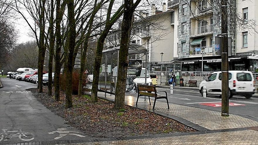 El bidegorri y el paseo que arrancan en la rotonda de Txingurri.