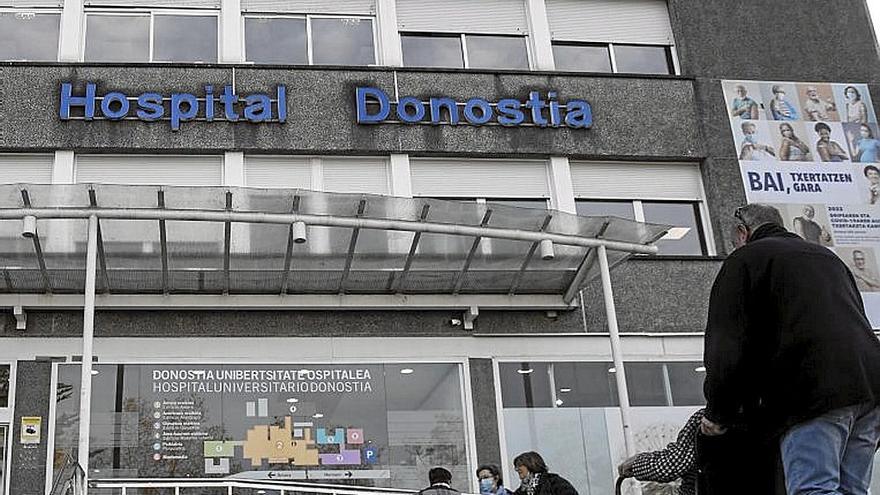 Exterior del Hospital Donostia. | FOTO: RUBEN PLAZA