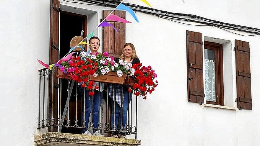 Celay antes lanzar el txupinazo al que no pudo acudir Araceli Cerrada.