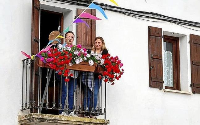Celay antes lanzar el txupinazo al que no pudo acudir Araceli Cerrada. Celay antes lanzar el txupinazo al que no pudo acudir Araceli Cerrada.
