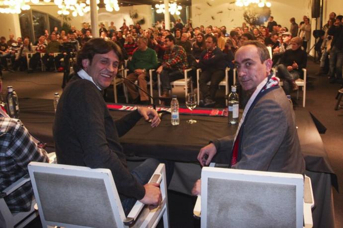 Marcelo Nicola, junto a Jesús Seco en el homenaje al equipo que conquistó la extinta Copa de Europa en 1996