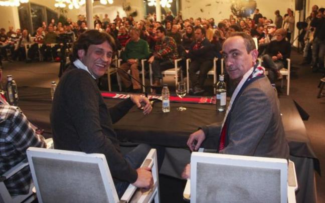 Marcelo Nicola, junto a Jesús Seco en el homenaje al equipo que conquistó la extinta Copa de Europa en 1996