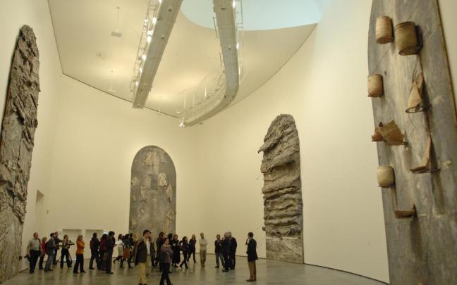 La muestra, pese a estar centrada en los últimos diez años del artista, permitió al visitante hacerse con una visión completa y heterogénea de su trayectoria. La muestra, pese a estar centrada en los últimos diez años del artista, permitió al visitante hacerse con una visión completa y heterogénea de su trayectoria.