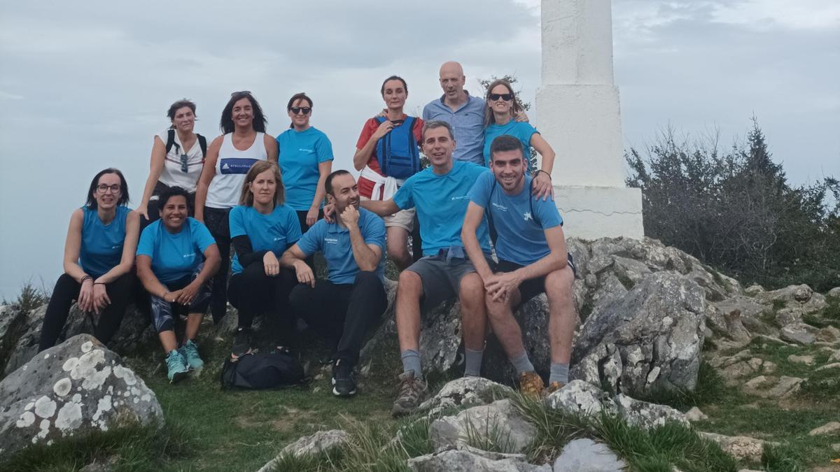 Empleados y voluntarios de CaixaBank en Gipuzkoa, durante la Cordada DT Norte