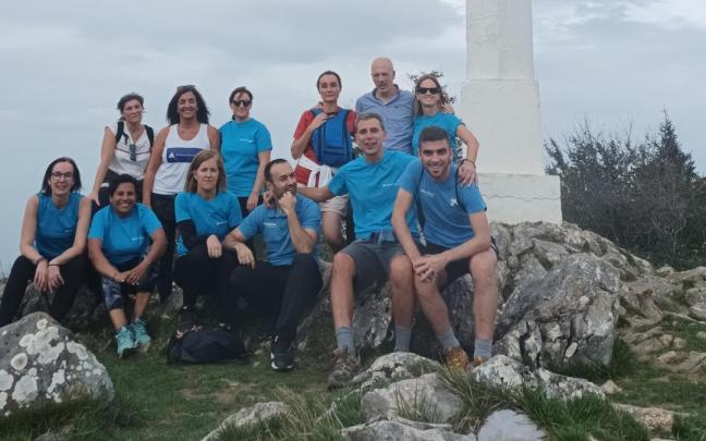 Empleados y voluntarios de CaixaBank en Gipuzkoa, durante la Cordada DT Norte