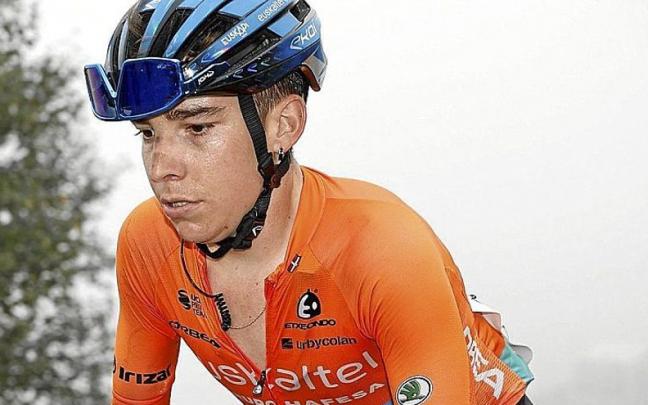 El navarro Ibai Azurmendi, en la etapa 8 del sábado en Pola de Laviana (Asturias). L/SPRINT CYCLING AGENCY El navarro Ibai Azurmendi, en la etapa 8 del sábado en Pola de Laviana (Asturias). L/SPRINT CYCLING AGENCY