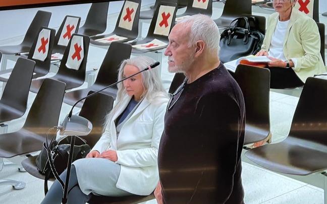 El productor de televisi&oacute;n, Josep Maria Mainat, y su exmujer, Angela Dobrowolski, en el juicio.