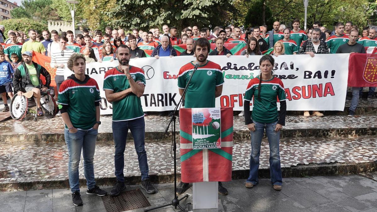 Lectura del manifiesto para la petición de la oficialidad de la Euskal Selekzioa.