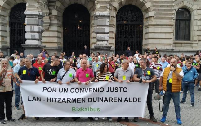 Los trabajadores de Bizkaibus reclaman mejoras del convenio Los trabajadores de Bizkaibus reclaman mejoras del convenio