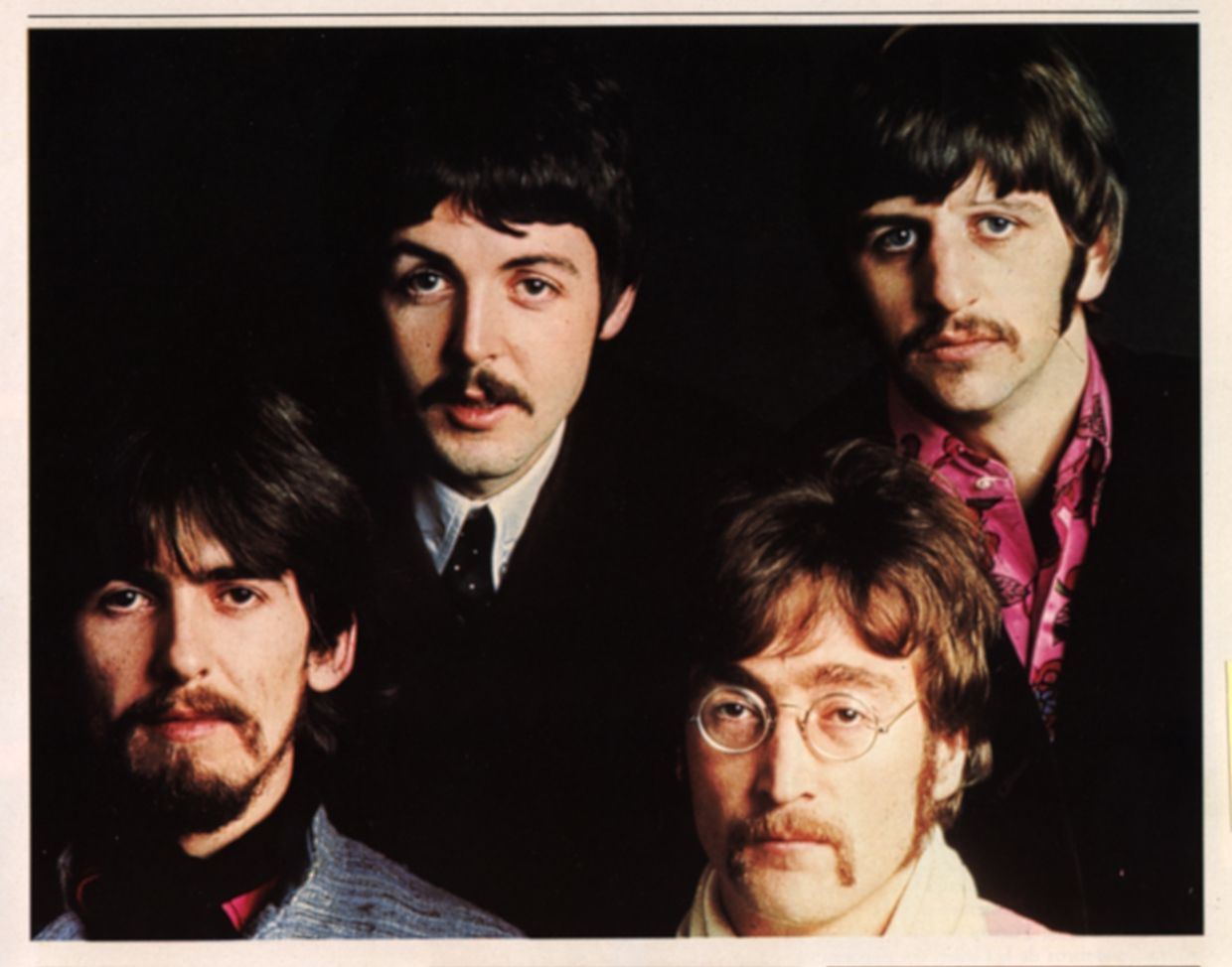 Los Beatles, con John Lennon abajo a la derecha.