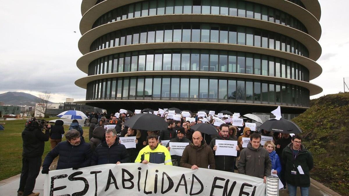 Una protesta por el ERE en el centro de Sarriguren el año pasado.