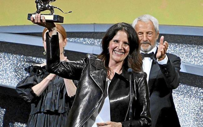 Laura Poitras, séptima mujer en ganar el León de Oro en la 79 edición de la Mostra. Laura Poitras, séptima mujer en ganar el León de Oro en la 79 edición de la Mostra.
