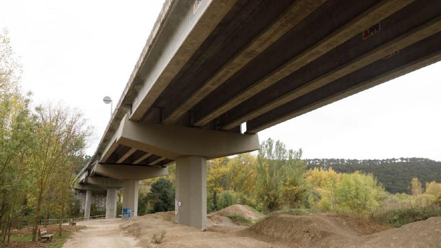 Puente sobre el río Arga en la Cendea de Olza y Zizur Mayor. Coste de la actuación: 683.000 euros.
