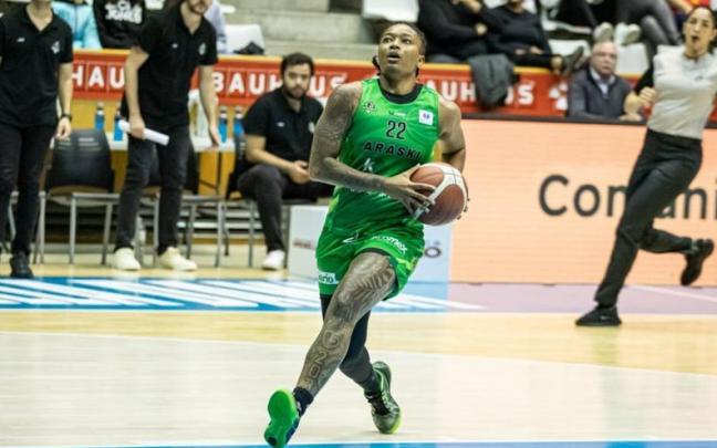 Kutxabank Araski consigue un triunfo de quilates contra Spar Girona (62-64)