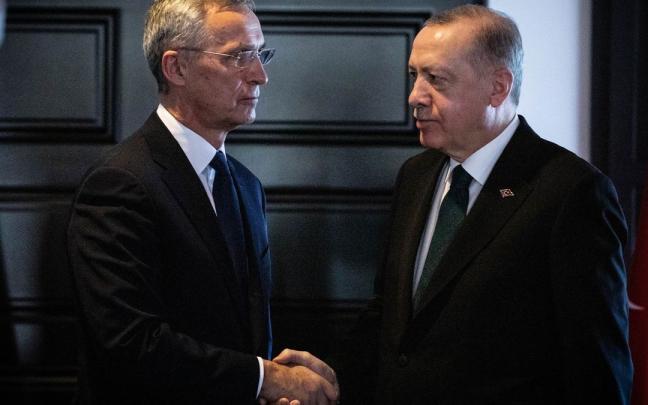 El secretario general de la OTAN, Jens Stoltenberg, y el presidente turco, Recep Tayyip Erdogan, en un encuentro el pasado marzo. El secretario general de la OTAN, Jens Stoltenberg, y el presidente turco, Recep Tayyip Erdogan, en un encuentro el pasado marzo.