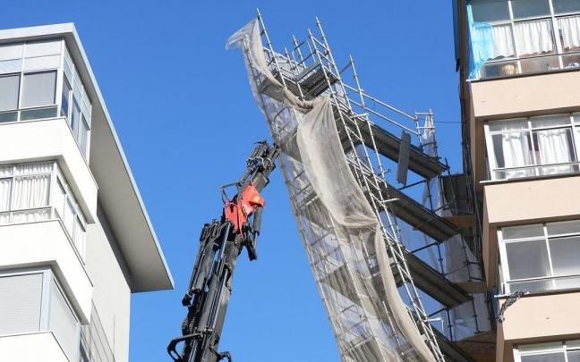 Andamio ca&iacute;do por el viento