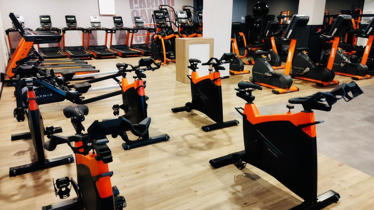 Interior del nuevo gimnasio Basic-Fit de Vitoria