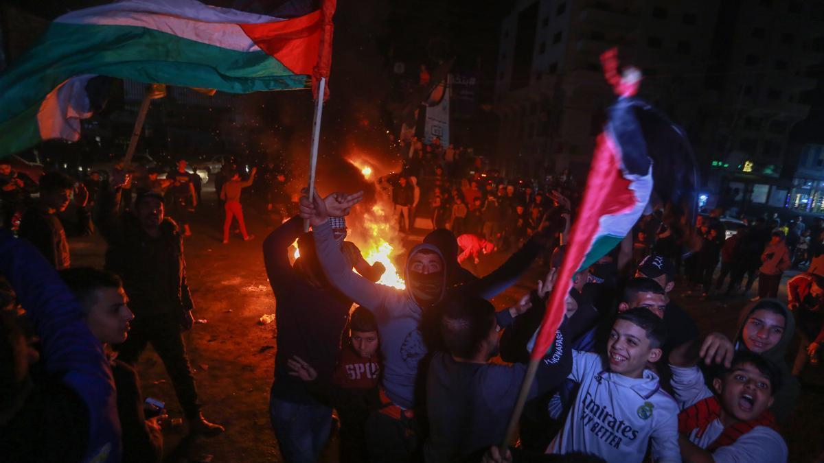 Celebraciones en Gaza tras el ataque a una sinagoga en el que han muerto siete civiles israelíes.