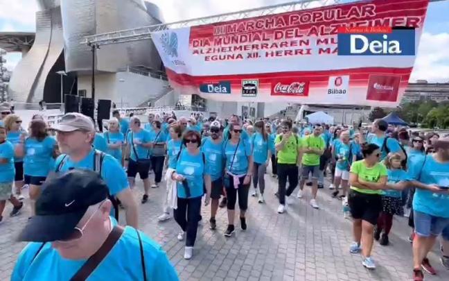 Este es el ambiente en la marcha popular de Bilbao para sensibilizar sobre el Alzheimer