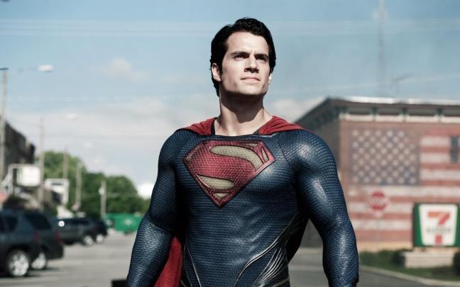 Henry Cavill se enfund&oacute; el traje de Superman en cuatro pel&iacute;culas.