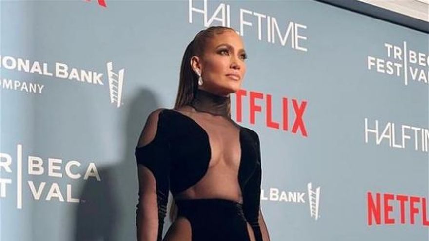 Jennifer Lopez deslumbró en su boda con tres vestido de Ralph Lauren.