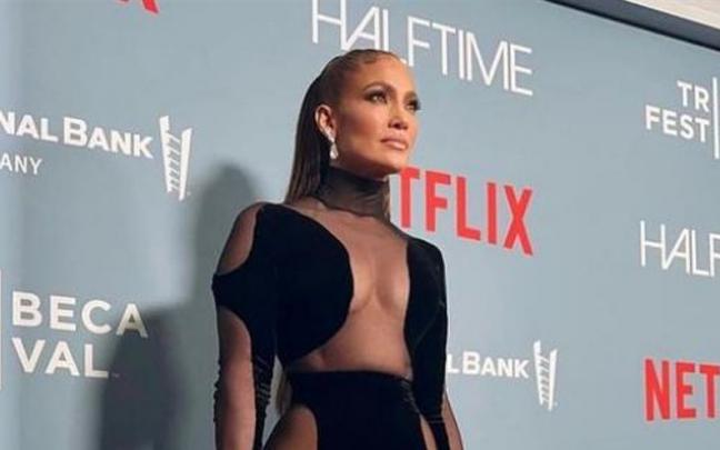 Jennifer Lopez deslumbró en su boda con tres vestido de Ralph Lauren. Jennifer Lopez deslumbró en su boda con tres vestido de Ralph Lauren.