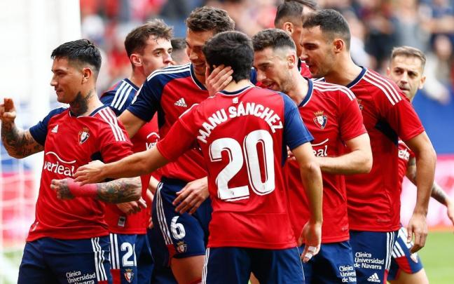 Los jugadores de Osasuna celebran uno de los goles