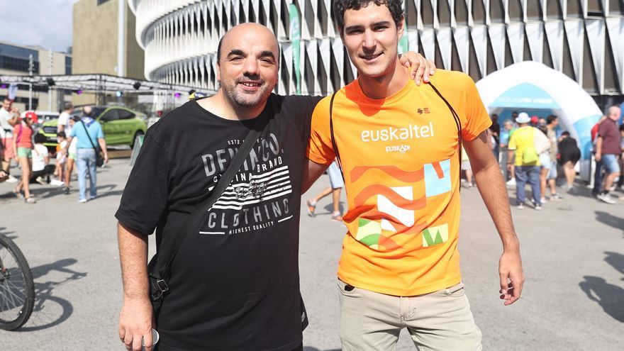 Entusiasmo por la salida de La Vuelta desde San Mamés