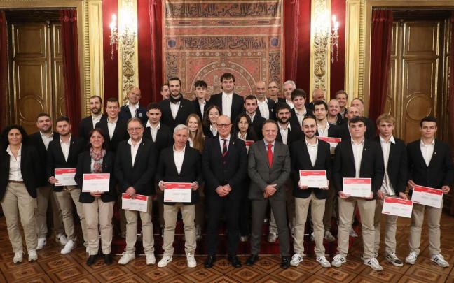 Entrega de diplomas al alumnado participante en las Spainskills. Entrega de diplomas al alumnado participante en las Spainskills.