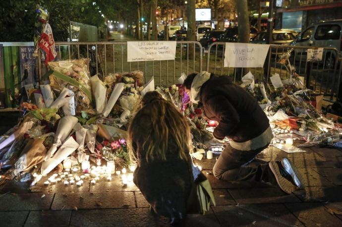 Conmemoración a las víctimas del atentado del 13 de noviembre en París.