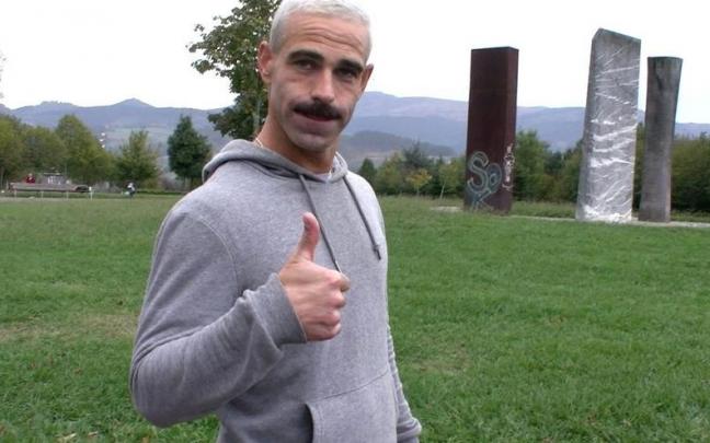 Mauri Imaz ha comenzado hoy su reto e intentará llegar a Santiago de Compostela corriendo. Mauri Imaz ha comenzado hoy su reto e intentará llegar a Santiago de Compostela corriendo.