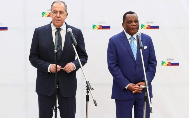 Sergu&eacute;i Lavrov y su hom&oacute;logo congol&eacute;s, Jean Claude Gakosso.