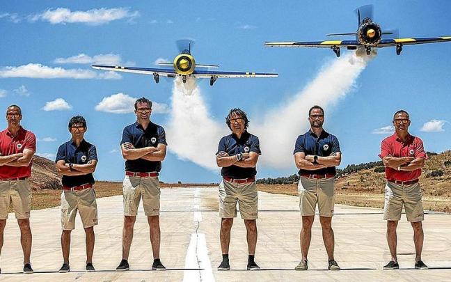 El equipo nacional de Vuelo Acrob&aacute;tico, con C&aacute;stor Fantoba primero por la derecha. El resto, de i. a d.: Heiner Wehberg, Camilo Benito, Olivier Masurel, Manuel Rey y &Agrave;lex Balcells.