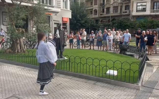 Inauguración de la escultura del lehendakari Leizaola