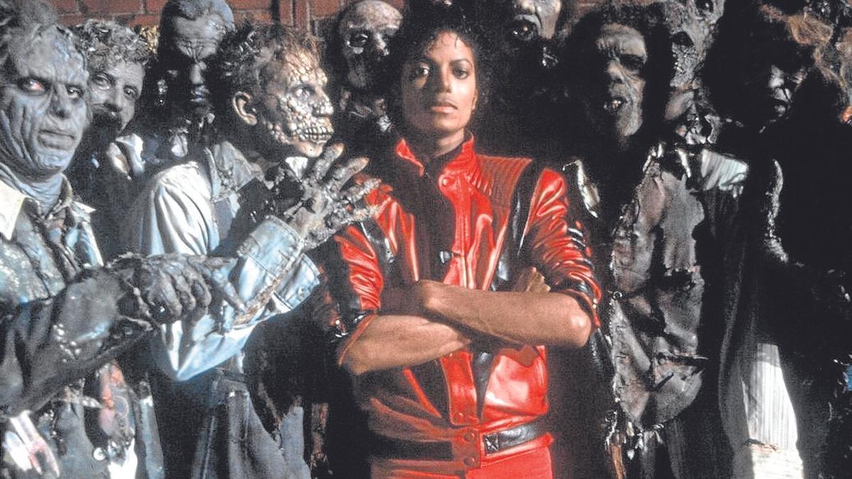 Imagen del icónico videoclip de ‘Thriller’ en el que Michael Jackson aparece rodeado de zombies.