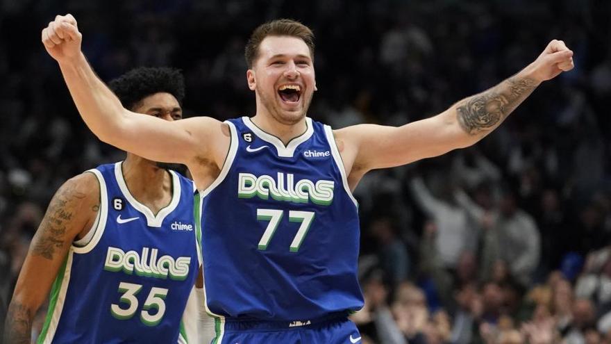 Luka Doncic celebra el empate de los Mavericks ante los Knicks.