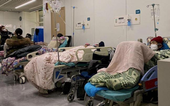 Las UCI chinas, saturadas por la ola de contagios de covid en el país