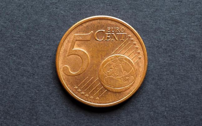 Moneda de 5 céntimos de euro. Moneda de 5 céntimos de euro.