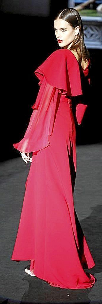 La firma Hannibal Laguna apuesta una vez más por los trajes de fiesta