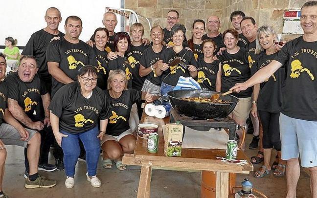 Calderetes a la sombra en el cuarto día de festejos en Iturmendi