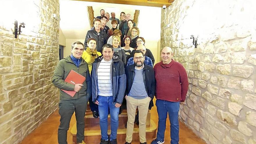 Alcaldes de 17 localidades en Aguilar de Codés, con Javier Remírez y Guzmán Garmendia.