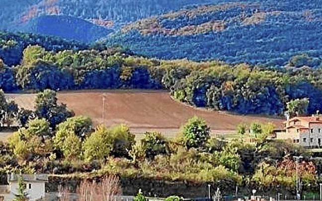Terreno en el que se construirán viviendas en Valdegovía.