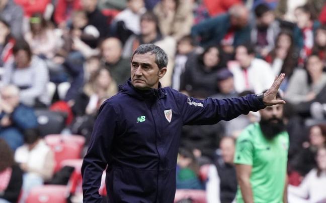 Valverde, durante un entrenamiento del Athletic abierto al p&uacute;blico en San Mam&eacute;s