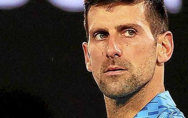 Novak Djokovic celebra la victoria al terminar el encuentro. Novak Djokovic celebra la victoria al terminar el encuentro.