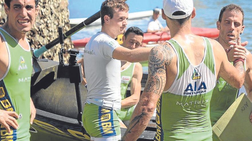 Las caras de los remeros de Hondarribia denotaron decepción.