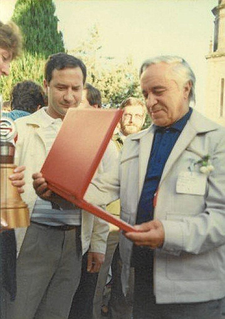 Con Carlos Ciurriz, alcalde de Elizondo, en julio de 1984, al ser nombrado hijo predilecto.