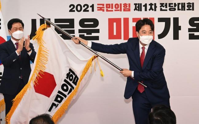 El líder del Partido del Poder del Pueblo, Lee Jun Seok. El líder del Partido del Poder del Pueblo, Lee Jun Seok.