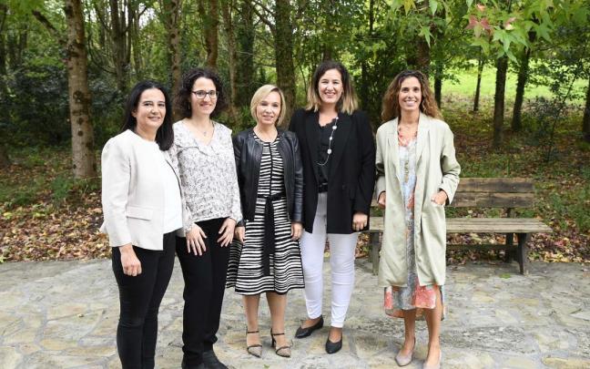 De izquierda a derecha, Mar&iacute;a Jos&eacute; Benito, Est&iacute;baliz Moriel, Ainara Basurko, Enara Artiagoitia e Irache Pardo.